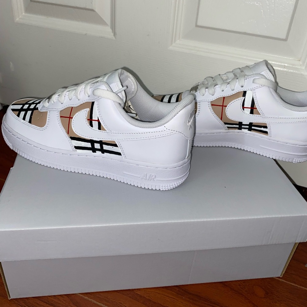 Custom Burberry Nike shoes - Picture 3 of 4